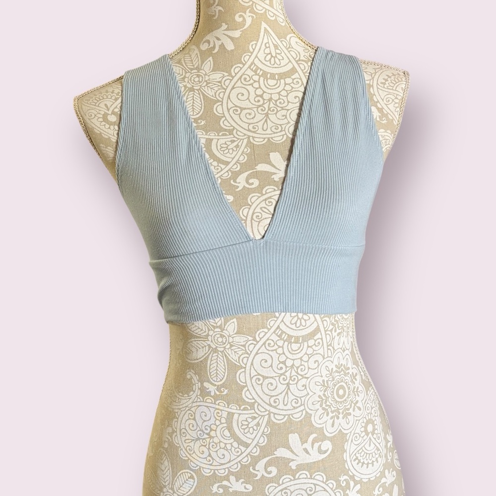 SHEIN Light Blue Ribbed V-Neck Crop Top Women’s Size Small